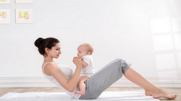Підтримуємо форму після пологів разом з HUGGIES® та Юлією Черницькою: Тренування 1
