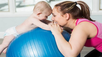 Підтримуємо форму після пологів разом з HUGGIES® та Юлією Черницькою: Тренування 2
