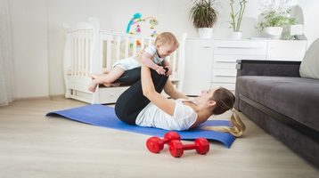 Підтримуємо форму після пологів разом з HUGGIES® та Юлією Черницькою: Тренування 3
